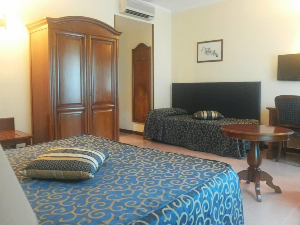 Hotel Villa Ada Поццалло Екстер'єр фото